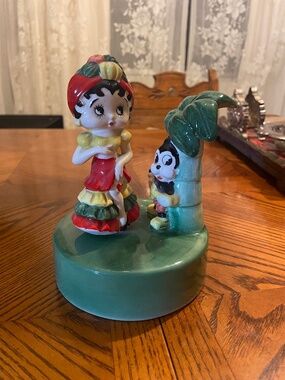 Vandor: vintage ceramic Betty Boop music box